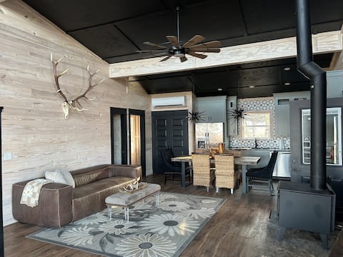 Popular Airbnb listing: Locust Mountain View in Fort Smith