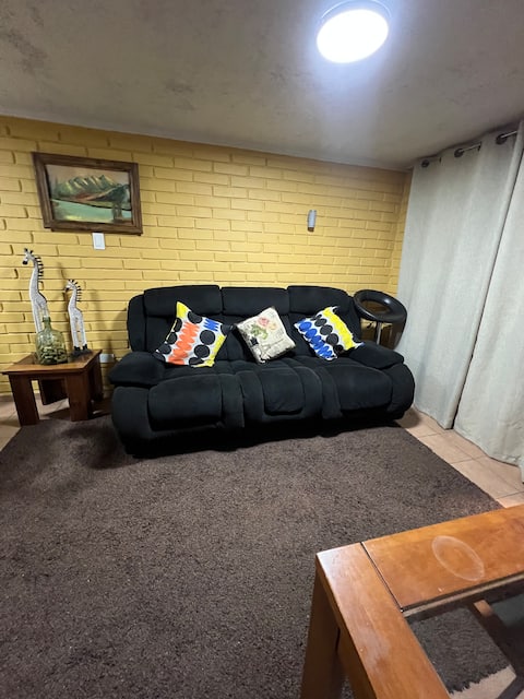 House 17 minutes from the airport, outlets and mall 5k
