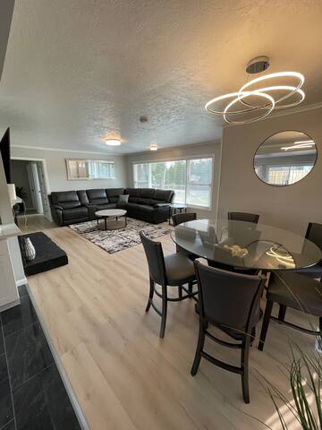 Modern house, home theater gallery image 3