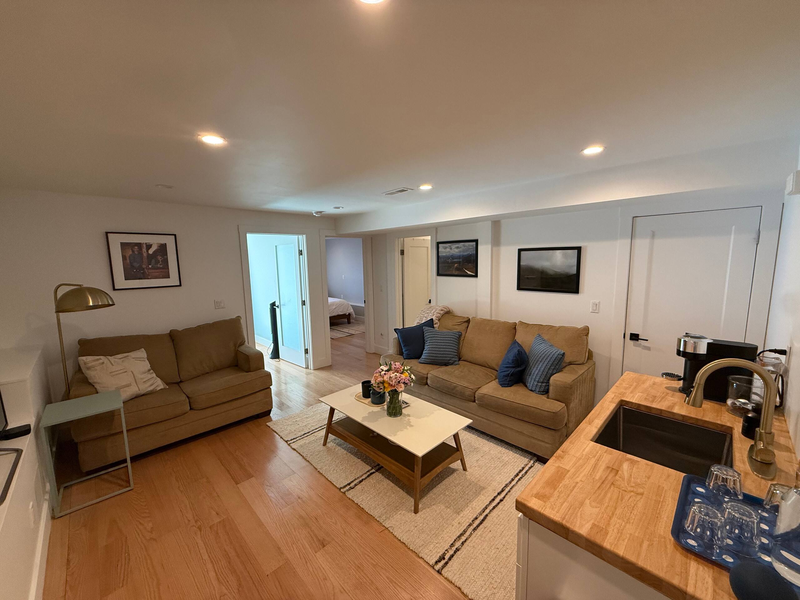 Bright, Modern In-Law Suite w/ Gym & Garden - Image 3