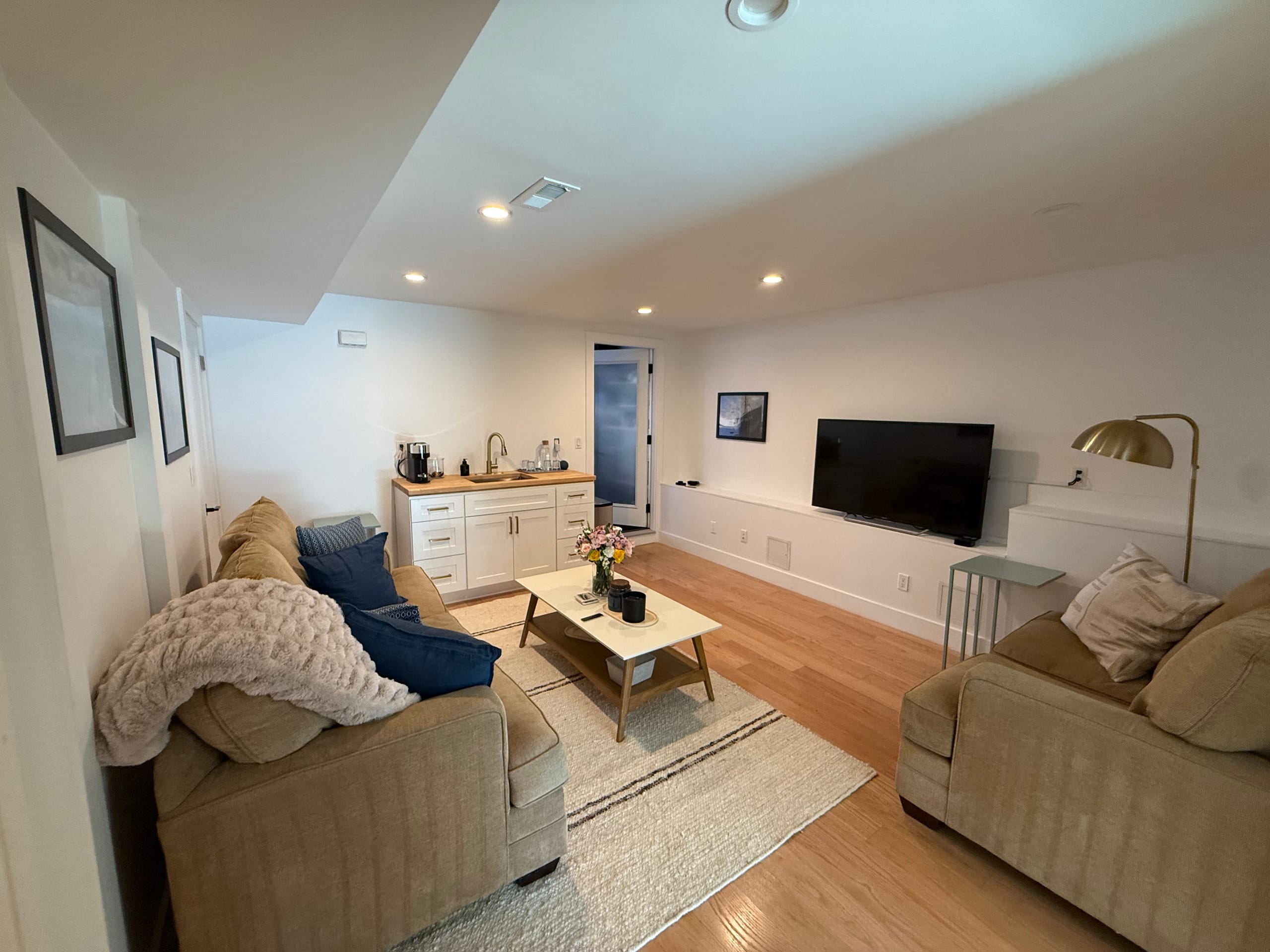 Bright, Modern In-Law Suite w/ Gym & Garden - Image 2