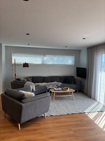 Scandinavian living in Sandy Bay gallery image 5