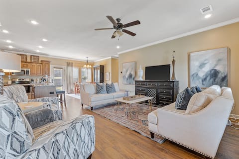 Top performing Airbnb: Spacious,Comfort, Retreat Awaits in Jonesboro