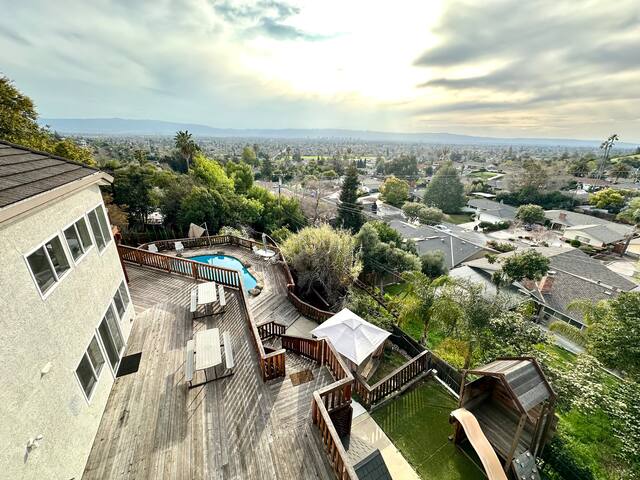 Luxury 7B4B Retreat Pool/Hot Tub/Play/Amazing View gallery image 4