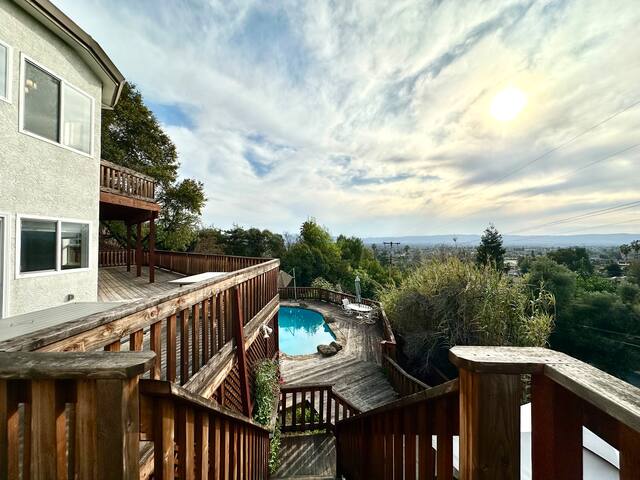 Luxury 7B4B Retreat Pool/Hot Tub/Play/Amazing View gallery image 3