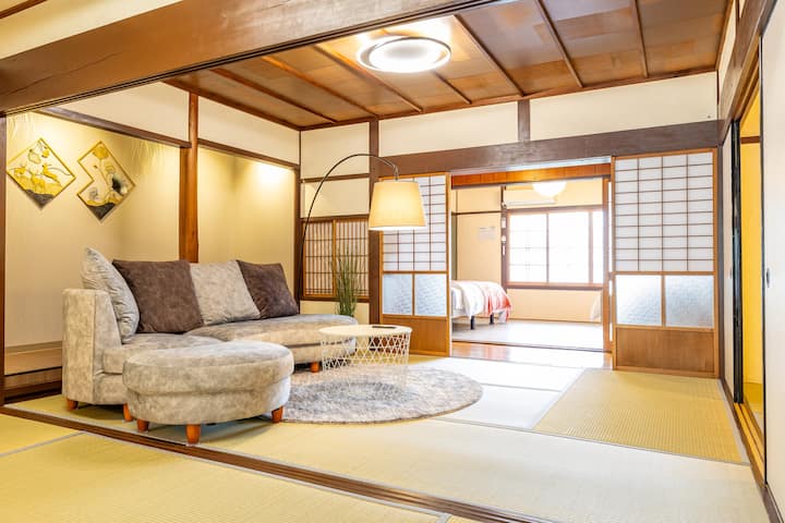最大16名｜4寝室の和モダン一棟貸切宿 - Nara