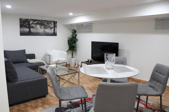 Spacious & Clean Suite Near High Park - Toronto