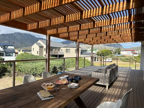 Sea Breeze
7 False Bay Rd Pringle Bay