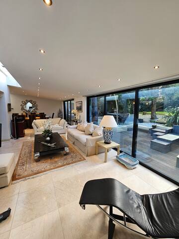 Upscale elegant house Putney gallery image 3