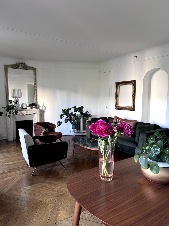 Paris Charm Awaits - Concorde / Madeleine