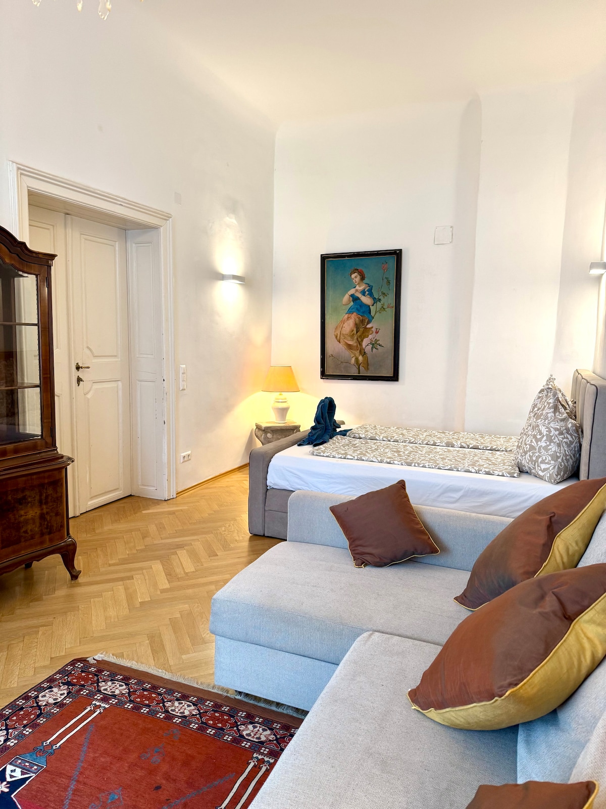 Bedroom 1 image 3