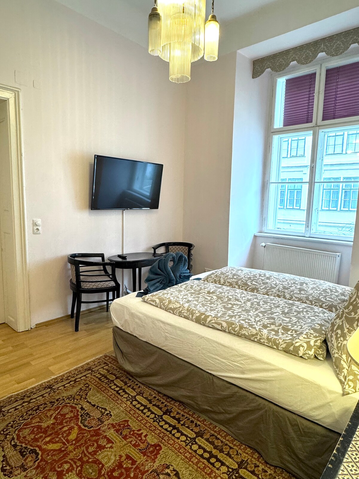 Bedroom 2 image 4