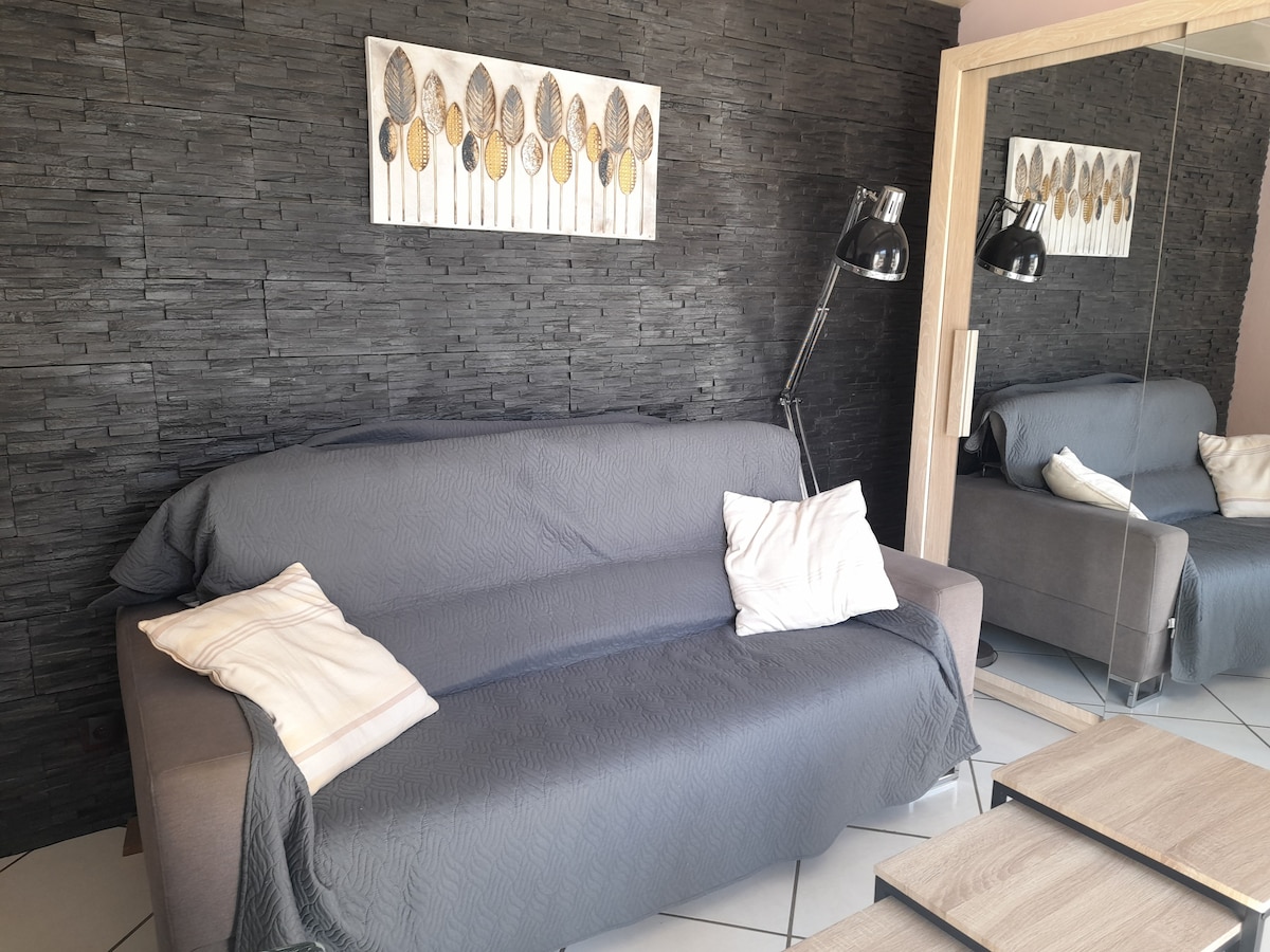 Popular Airbnb listing: Independent apartment in Mimizan