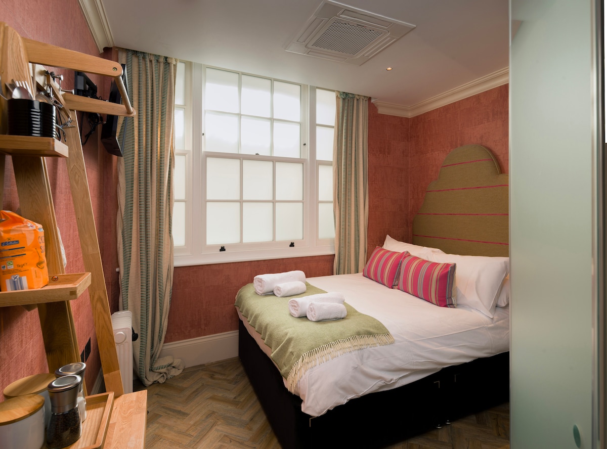 Petite Charming Notting Hill Studio