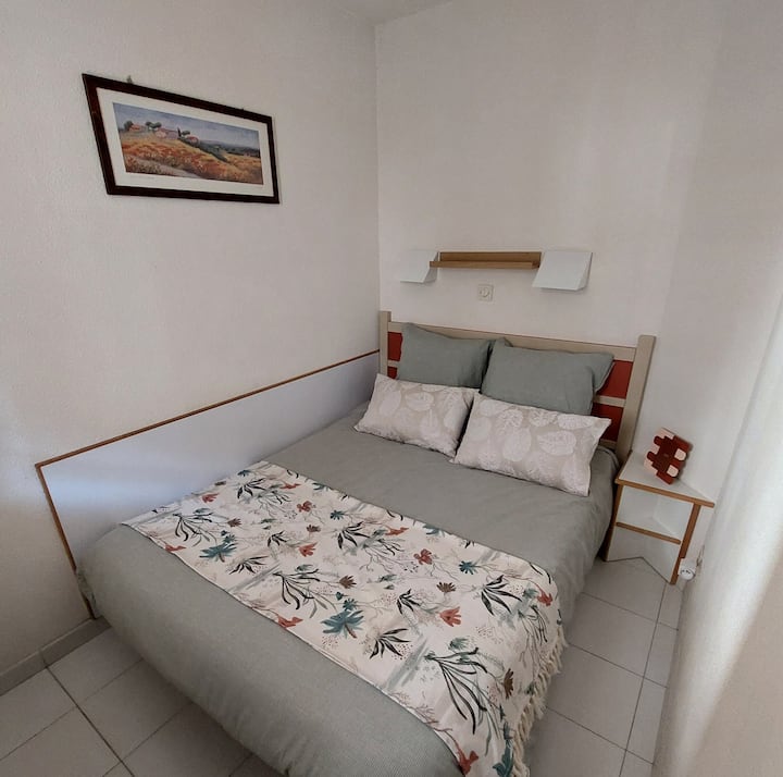 Spavaća soba s krevetom 140.