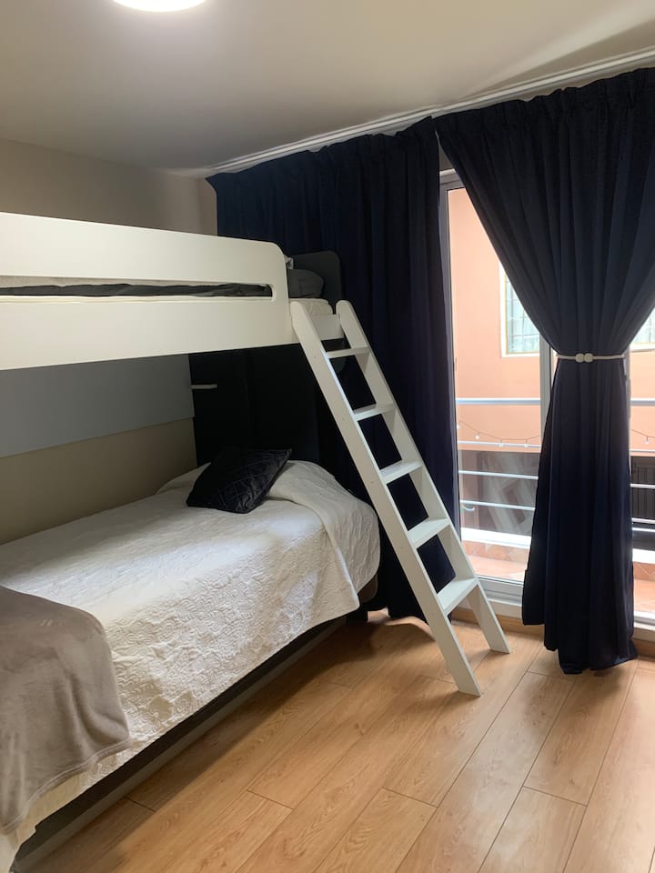 En esta habitación se encuentra una litera y una cama individual oculta que se coloca si el número de huéspedes lo amerita (máximo tres personas en esta recámara).