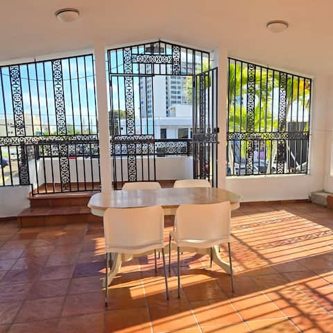 High Times House, 6 min to beach, 20 min San Juan