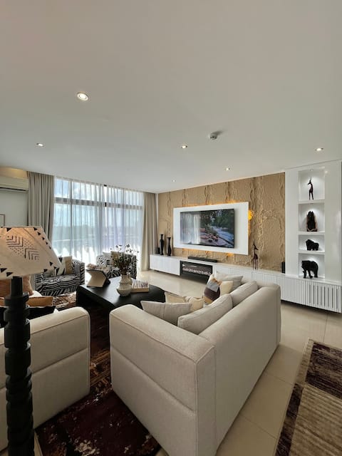 Safari Home 75”TV 5mnts to Beach & City Center