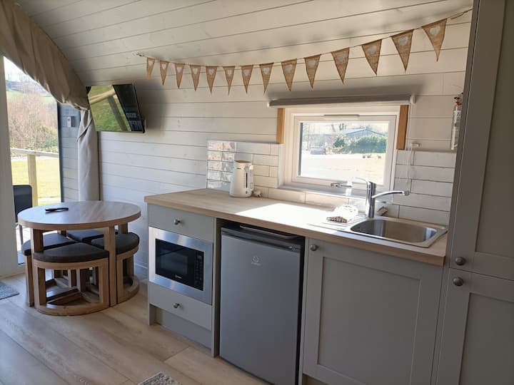 Sweet & Dreamy Damson Pod  -  3trees Glamping - Wirksworth
