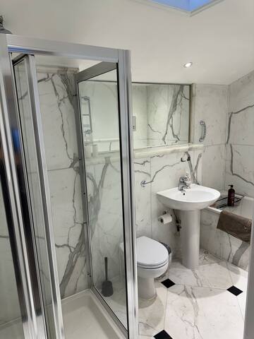 Central London Cottage House for 8 gallery image 5