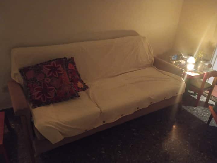 Комната для проживания женщин в квартире в Monte Castro