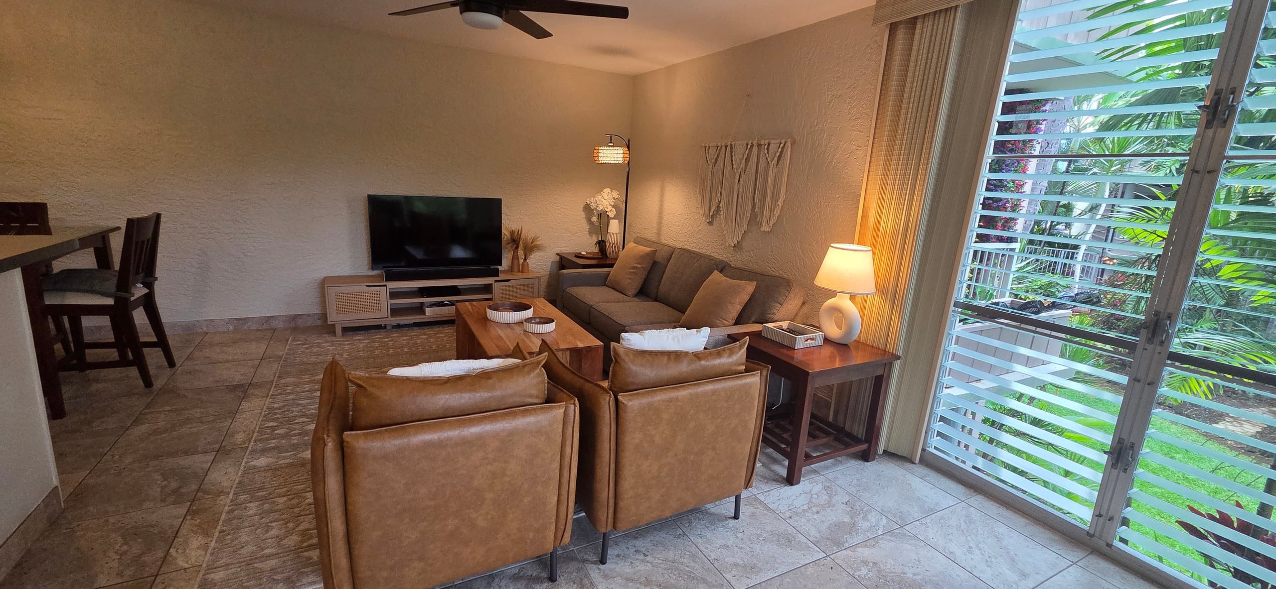 King Bed, Beach Access & Lanai in Heart of Kona - Image 4