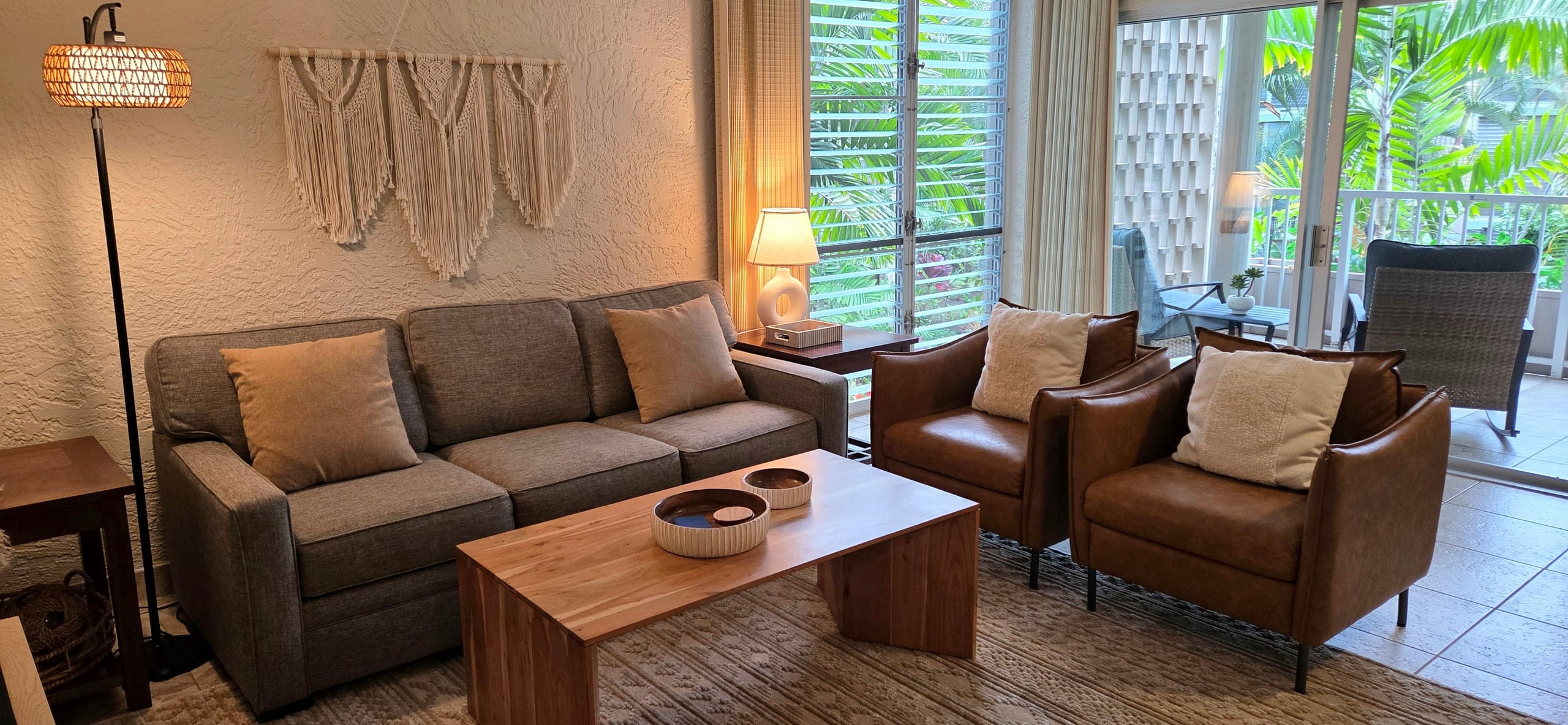 King Bed, Beach Access & Lanai in Heart of Kona - Image 1
