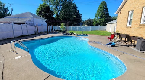 Cute and Spacious with Pools George Urban Home!