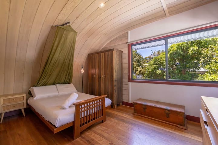 Segundo dormitorio, cama doble, vista al arroyo/atardecer