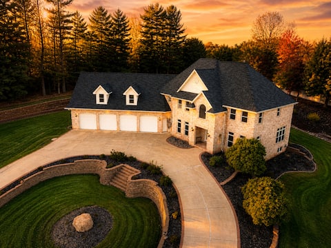 Touchdown Retreat | Indoor Pool, Hot Tub & Games!