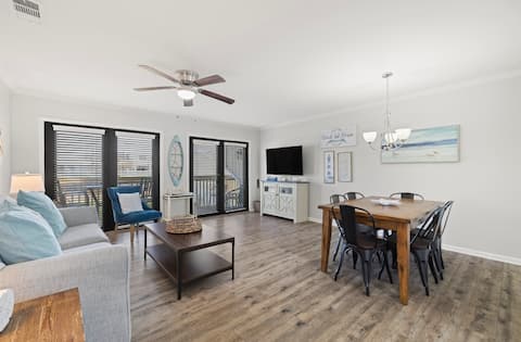 Popular Airbnb listing: Sandpiper Cove | 2BR/2BA | Free Beach Service in Destin