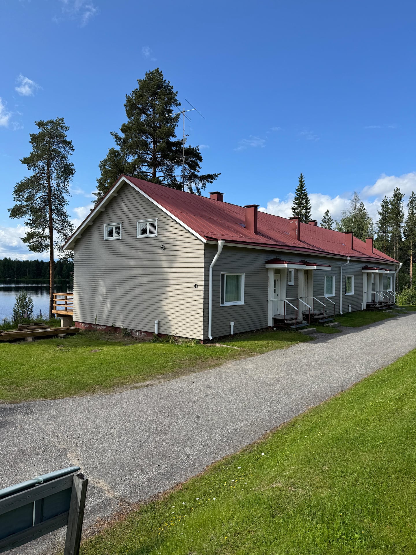 Kaksio Järven Rannalla Kuhmossa (A) 1