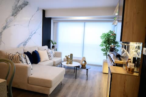Upscale Condo in Lima- Professionally styled & NEW