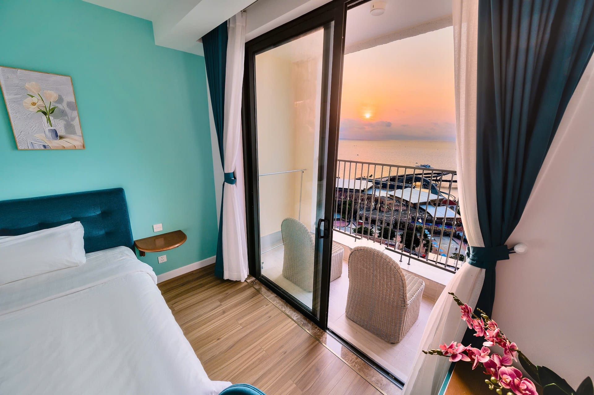Sunset Hillside - BEST SEA VIEW (Free pool & gym)