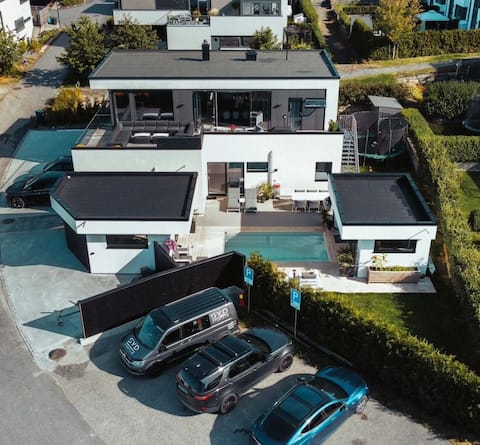 Exclusive villa with lake view