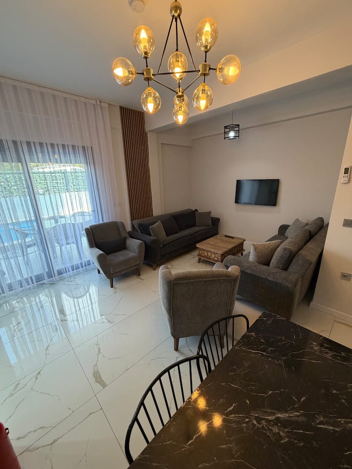 Yıl Boyu ıSıtmalı Havuzlu Lüks Villa - Kuşadası