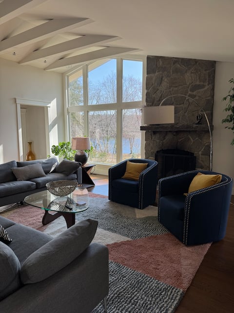 4 Bedrooms Modern Home with Water View & Access