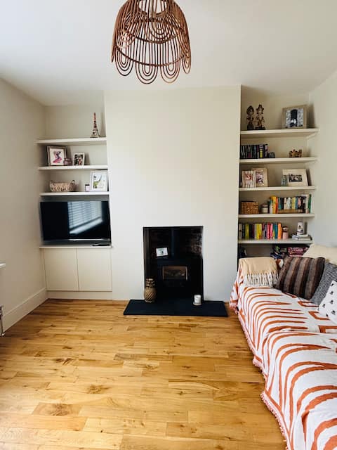 Successful Airbnb property: Spacious mid-terrace near the Cathedral Quarter in Burton