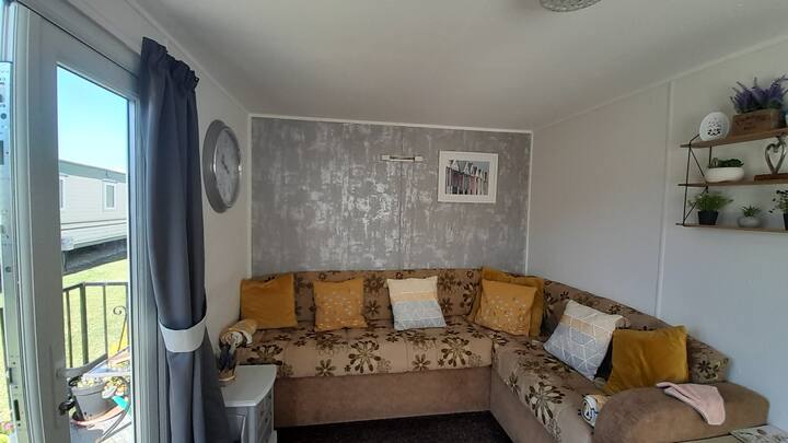 Cosy/quaint 4 Berth Chalet - Sheila's 294 - Sutton on Sea