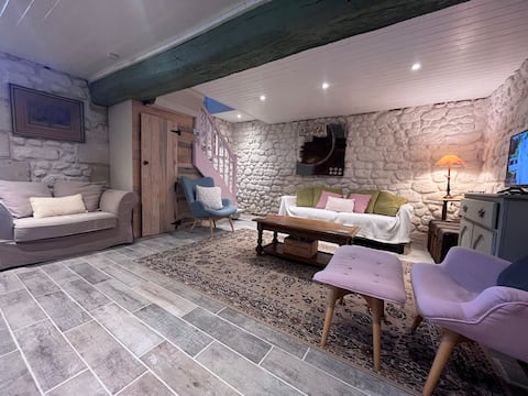 Annonce Airbnb populaire: ‘La Bergerie’- beautiful barn conversion in Chinon à Chinon