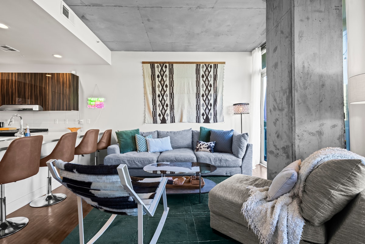 Top performing Airbnb: Walkable Downtown Denver Apt in Civic Center