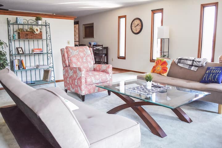 Huge, Mere Steps To Town And Beach! A North Star! - Caseville, MI