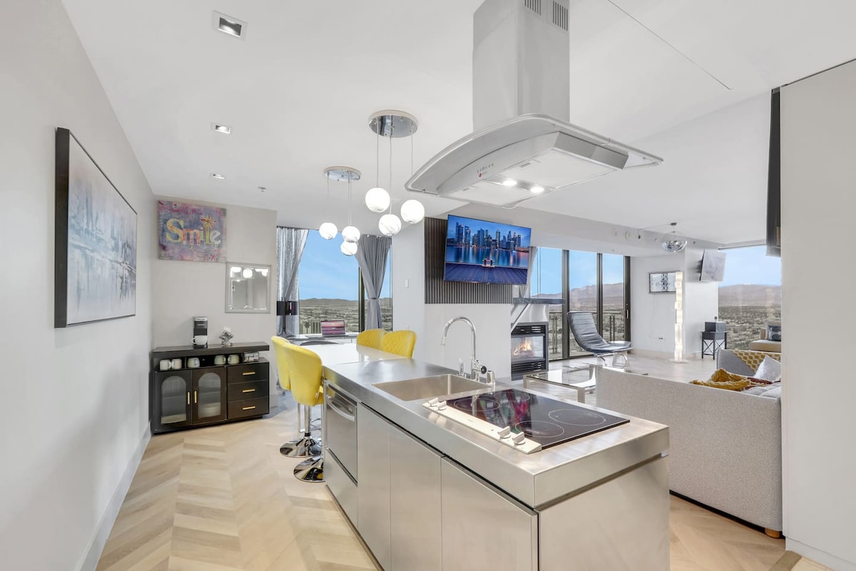 51 FLR 1BR Suite, Strip View, Pool table, Sleeps 6