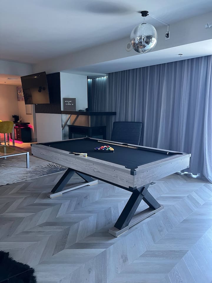 51 FLR 1BR Suite, Strip View, Pool table, Sleeps 6
