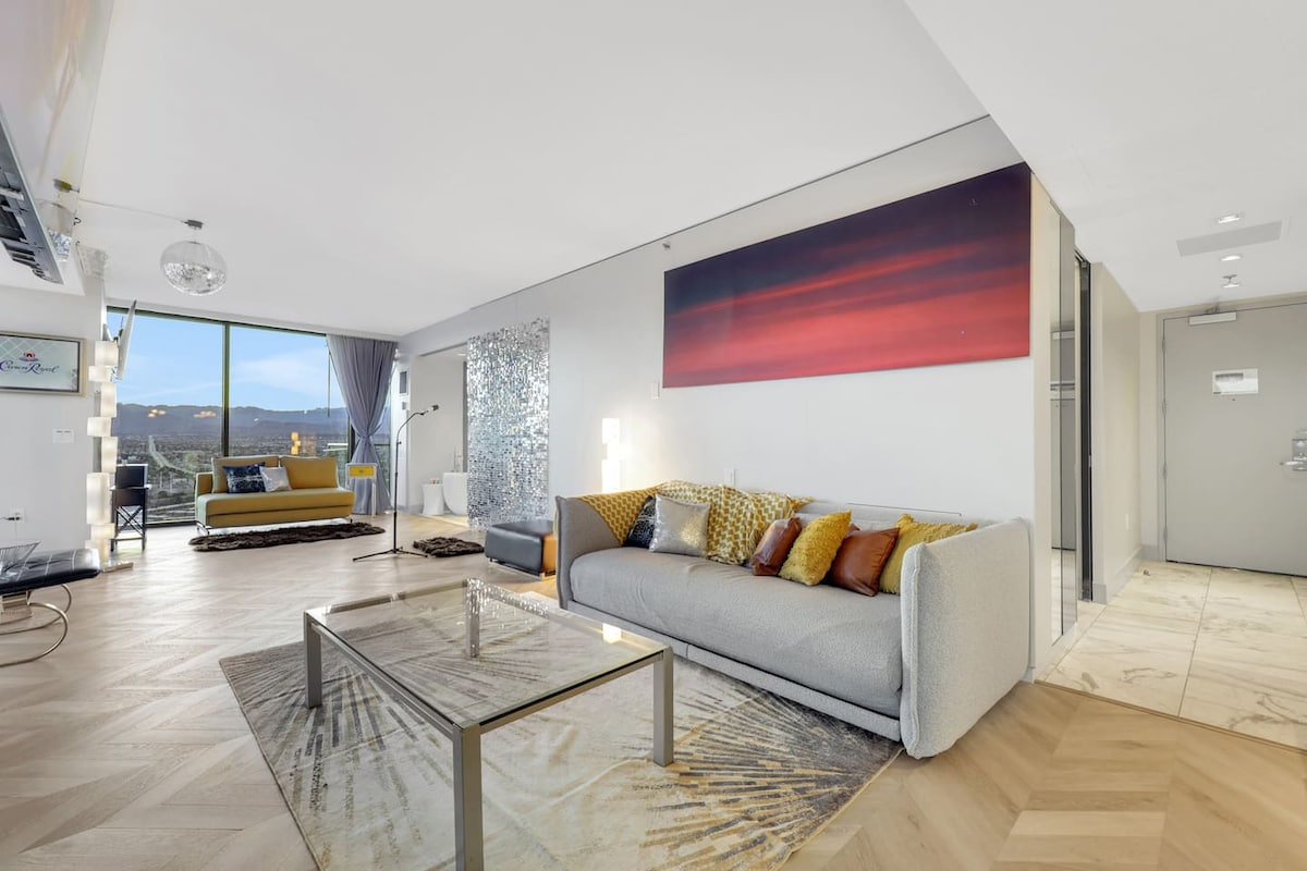 51 FLR 1BR Suite, Strip View, Pool table, Sleeps 6