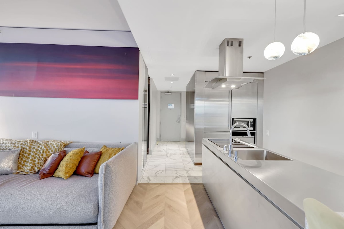 51 FLR 1BR Suite, Strip View, Pool table, Sleeps 6