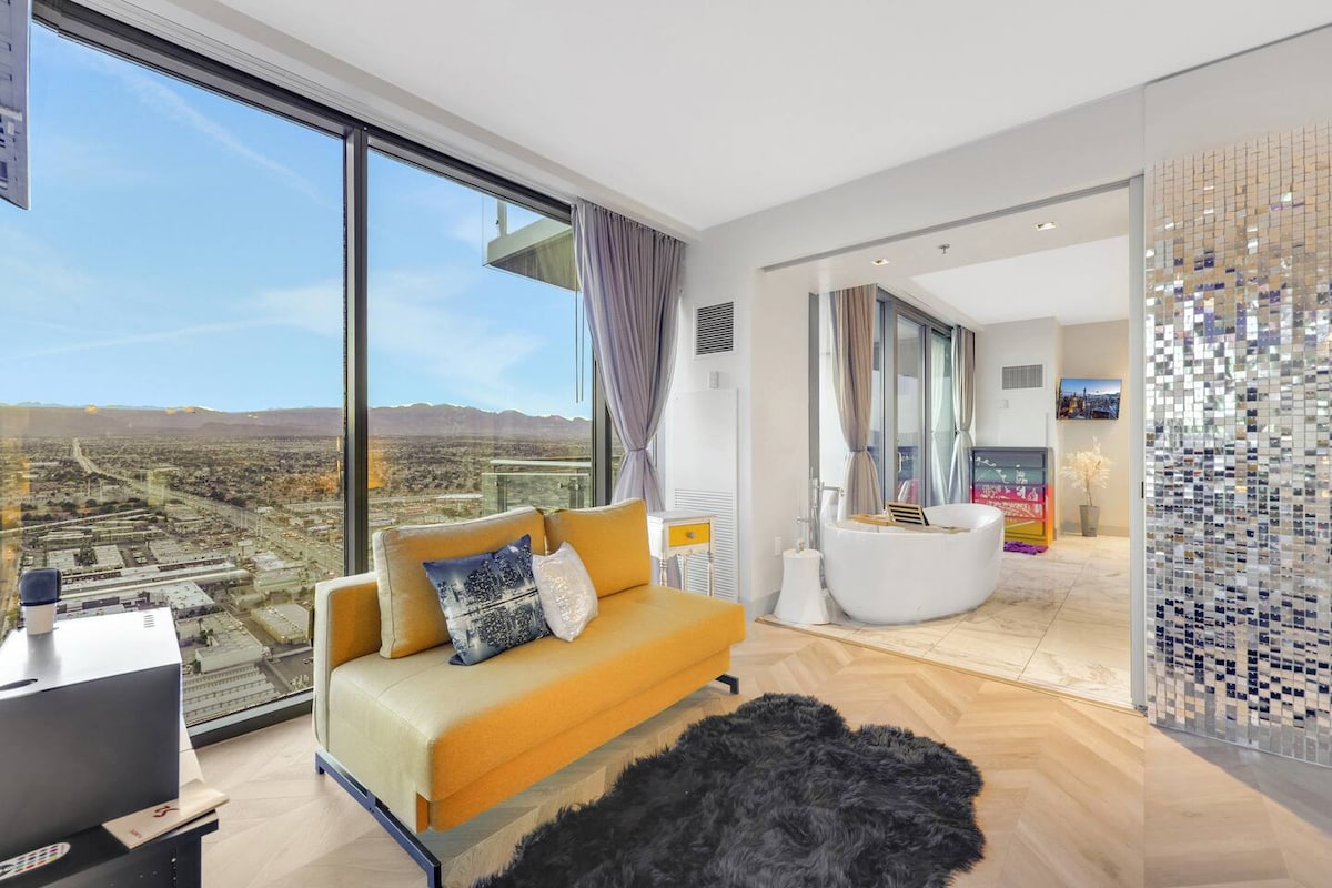 51 FLR 1BR Suite, Strip View, Pool table, Sleeps 6