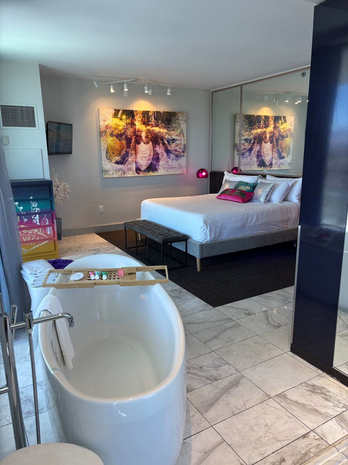 51 FLR 1BR Suite, Strip View, Pool table, Sleeps 6