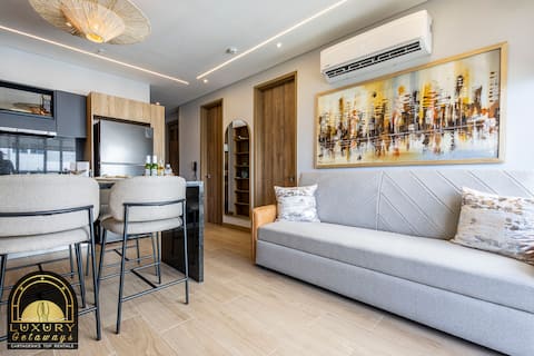 Popular Airbnb listing: Oceanview VIP on 18FL. Gym, Infinity Rooftop Pool. in El Cabrero