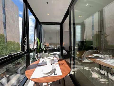 Chic Collingwood Charm I Sunroom I Pool | Parking